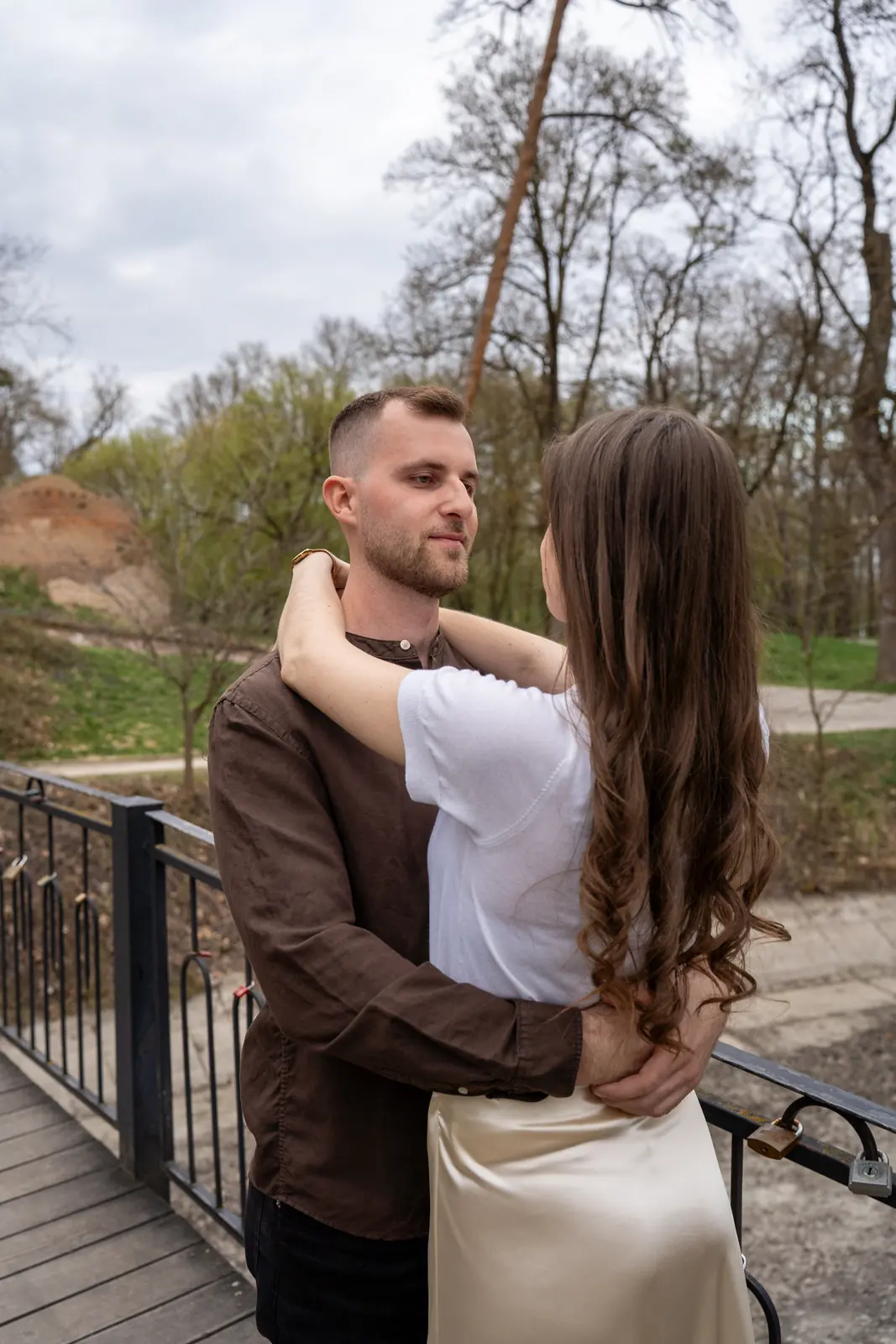 Objatie páru na moste