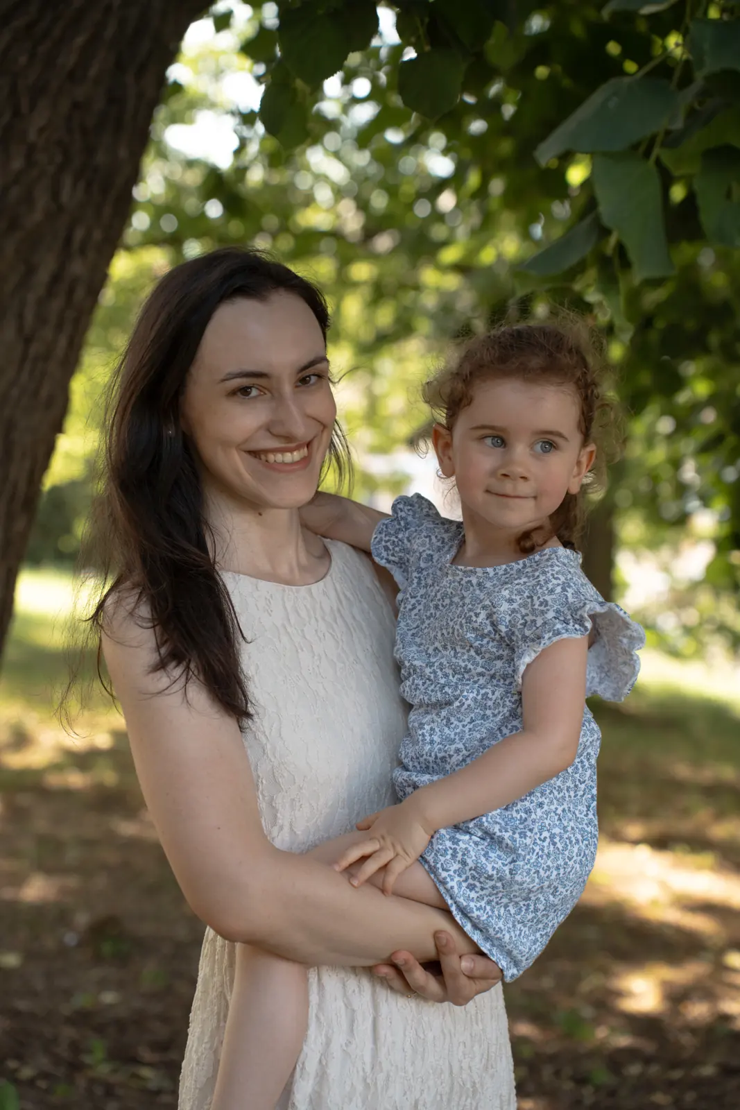 Mama s dcérou v parku