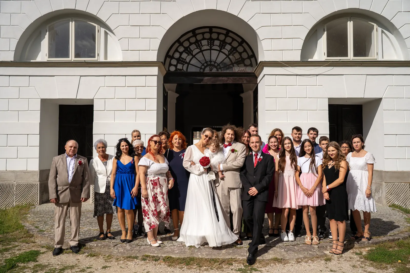 Spoločná fotografia svadobčanov
